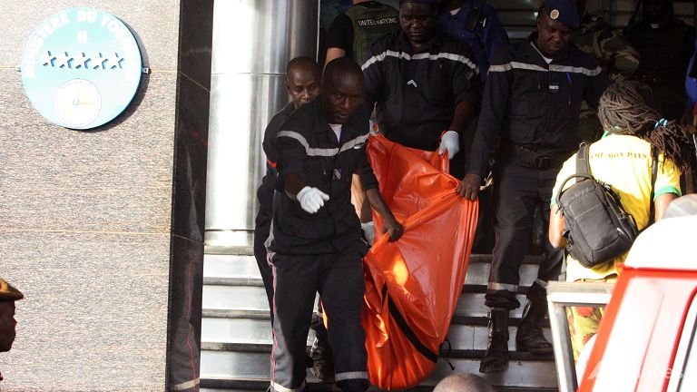 At least 22 dead as gunmen seize more than 100 at Mali hotel
				0