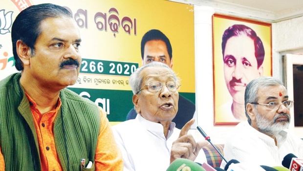 Senior BJP leader Biswabhusan Harichandan addressing mediapersons in Bhubaneswar on Thursday. Also seen are State BJP president KV Singhdeo and party spokesperson Sajjan Sharma | Express