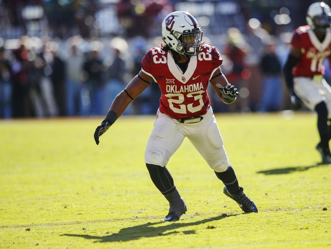 Nov 8 2014 Norman OK USA Oklahoma Sooners linebacker Devante Bond during the game against the Baylor Bears at Gaylord Family- Oklahoma Memorial Stadium. Mandatory Credit Kevin Jairaj-USA TODAY Sports