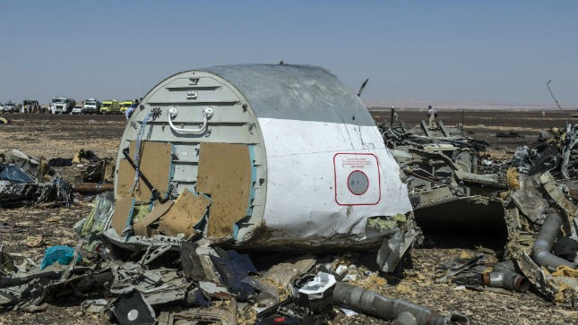 Putin halts Russian flights to Egypt as intel points to bomb in jet crash