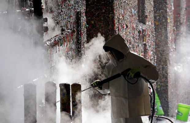 Crews melt chewed gum off famed Seattle wall