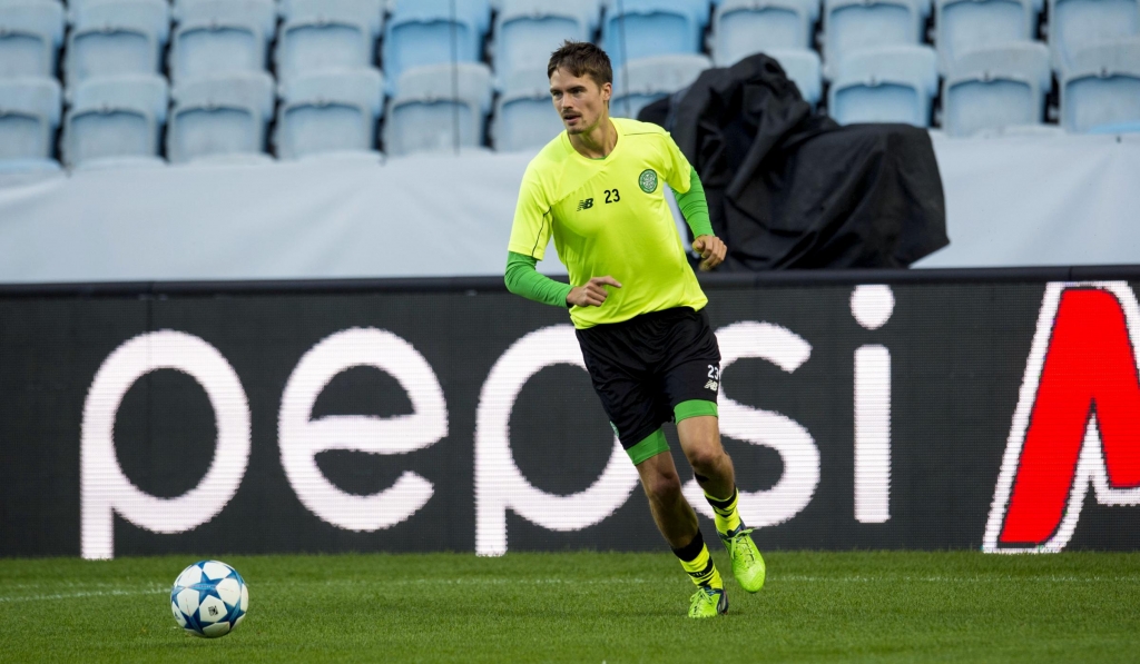 24/08/15. CELTIC TRAINING. MALMO- SWEDEN. Celtic's Mikael Lustig gets on the ball during training