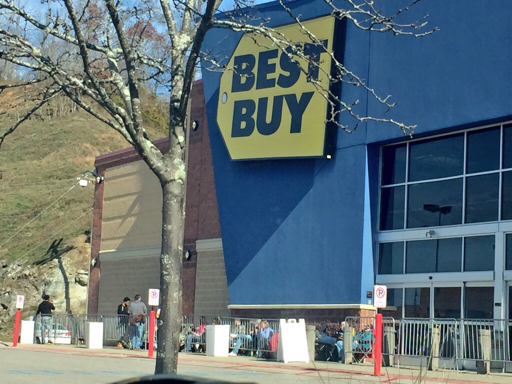 Customers headed out to the Best Buy on Corridor G in Kanawha County as early as 4:30 a.m. Thanksgiving Day