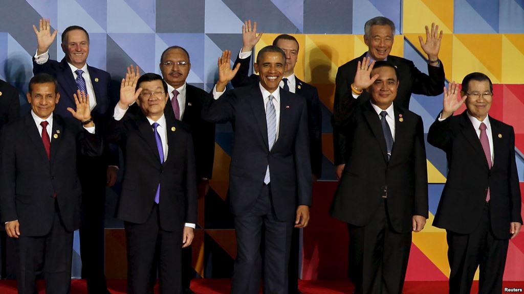 U.S. President Barack Obama and other leaders of the 21-member Asia Pacific Economic Cooperation summit wave to the media after an official'family