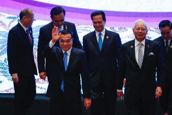 China’s Premier Li Keqiang front left waves as he walks next to Malaysia’s Prime Minister Najib Razak second from right and Vietnam’s Prime Minister Nguyen Tan Dung third from right during the 10th China-ASEAN Summit in Kuala Lumpur