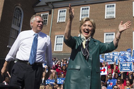 In a year of outsider angst Clinton seeks inside lane