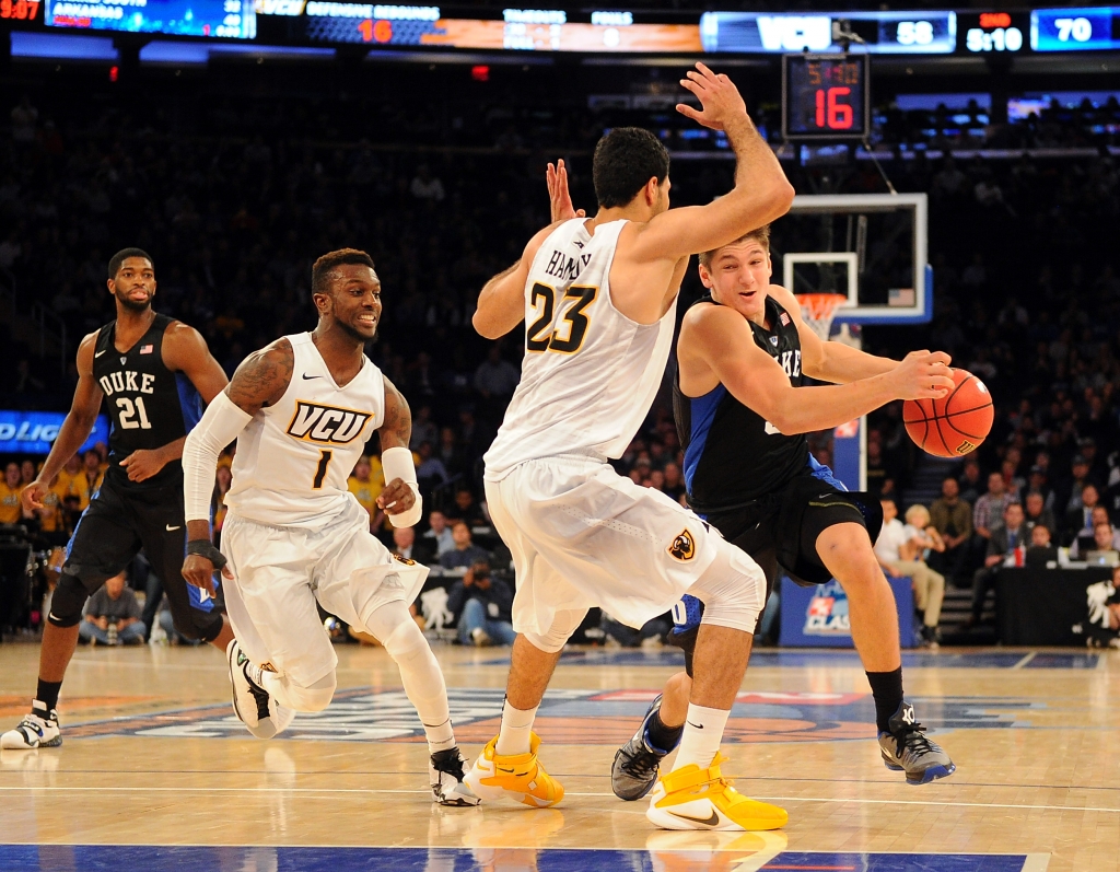 11/20/15 Duke Blue Devils vs VIRGINIA COMMONWEALTH RAMS Rams at msg N.Y.C. N.Y. Duke Blue Devils lead 73-66 with 2 mins to go in the game Duke Blue Devils guard Grayson Allen #3 right looks to get around Virginia Commonwealth Rams forward Ah