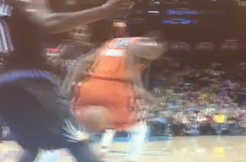 Kevin Durant assists Andre Roberson using butt