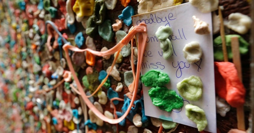 Bubbles popped: Seattle gum wall removed after 20 years of sticking (VIDEOS)