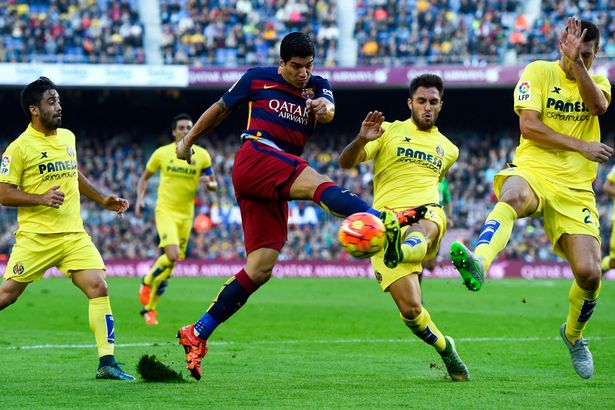 Luis Suarez competes for the ball with Villarreal players