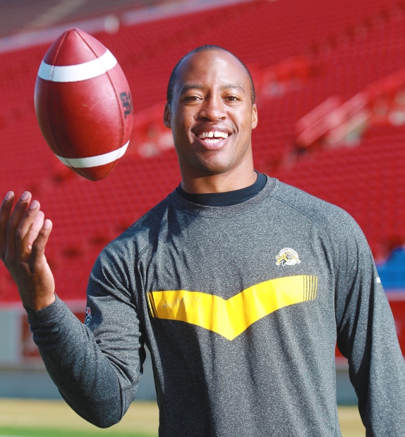 Grey Cup teams arrive in Winnipeg