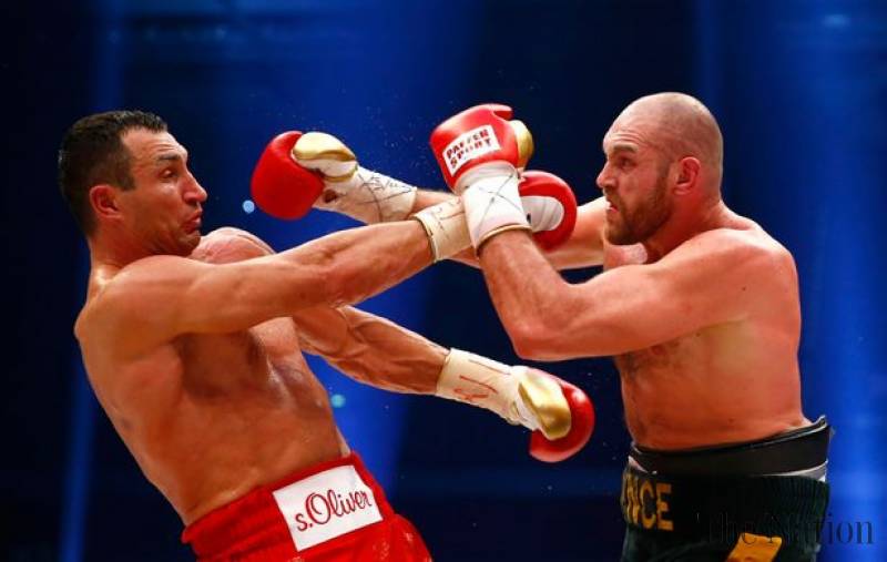 Tyson Fury v Wladimir Klitschko to go ahead following canvas controversy