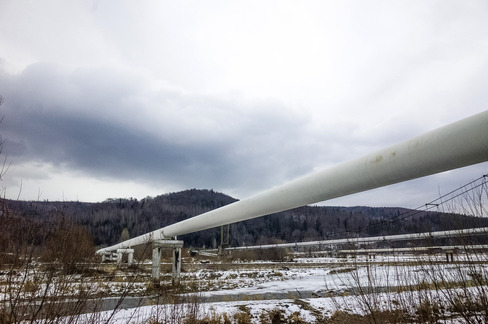 Gas pipelines cross Ukraine