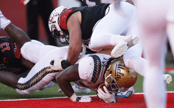 UCLA's Paul Perkins scores against Utes Nov. 21 2015