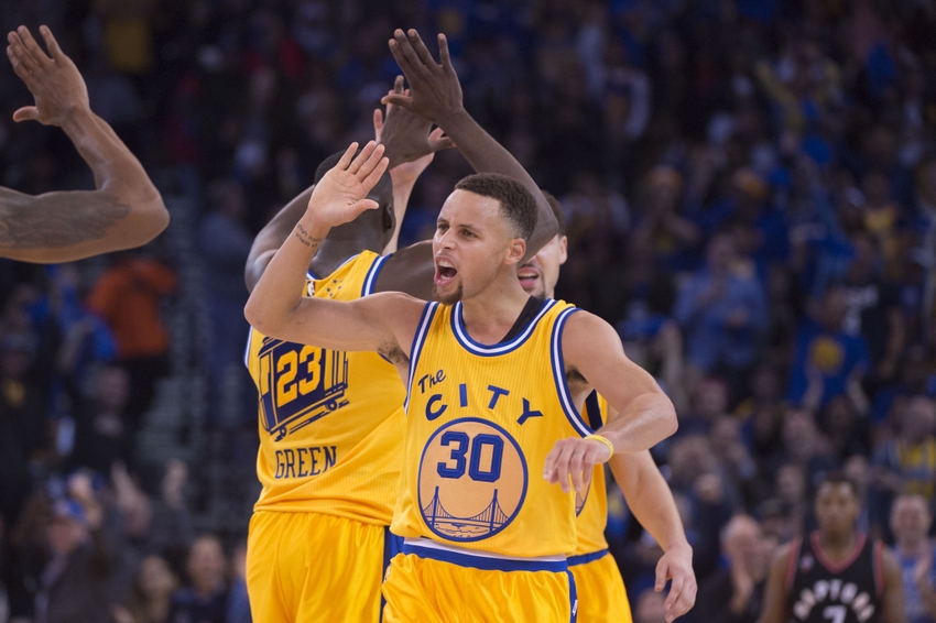 Stephen Curry muscles Joakim Noah, throws sick lob to Andre Iguodala