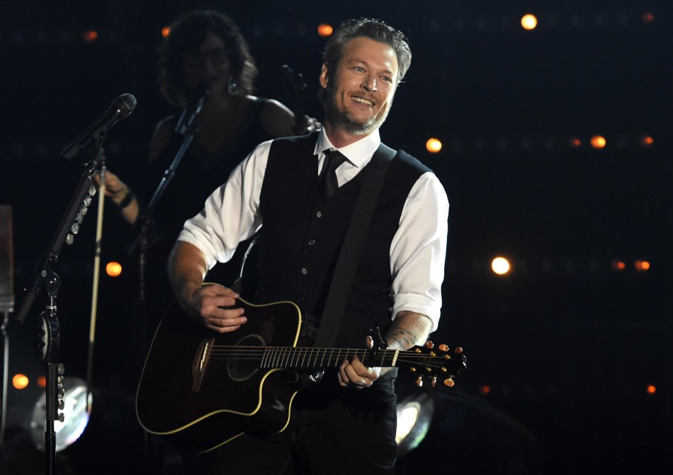 Blake Shelton Gwen Romance Invited Girlfriend to Oklahoma for Thanksgiving