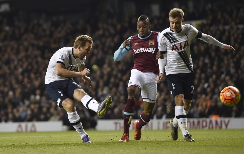 Harry Kane scores Tottenham's first goal