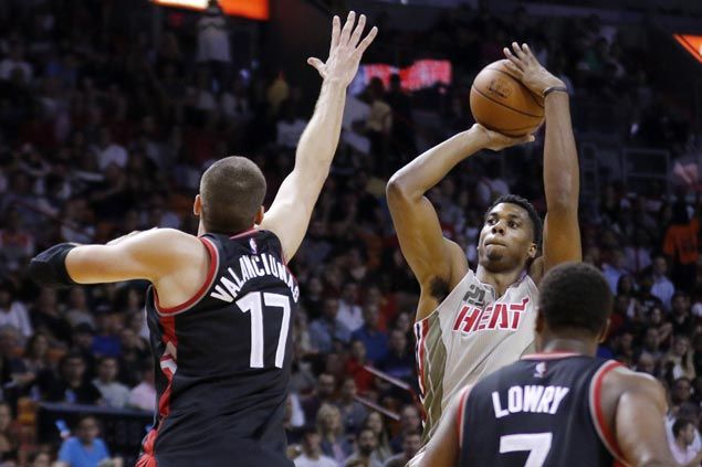 Miami Heat pull away in second half and rout Toronto Raptors