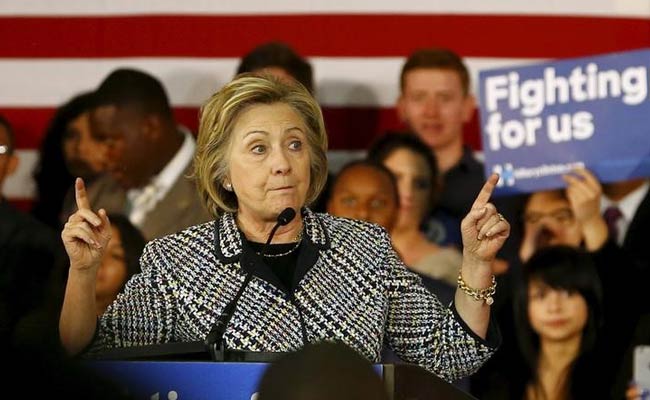 Hillary Clinton Offers More Hawkish Approach on ISIS Than Barack Obama