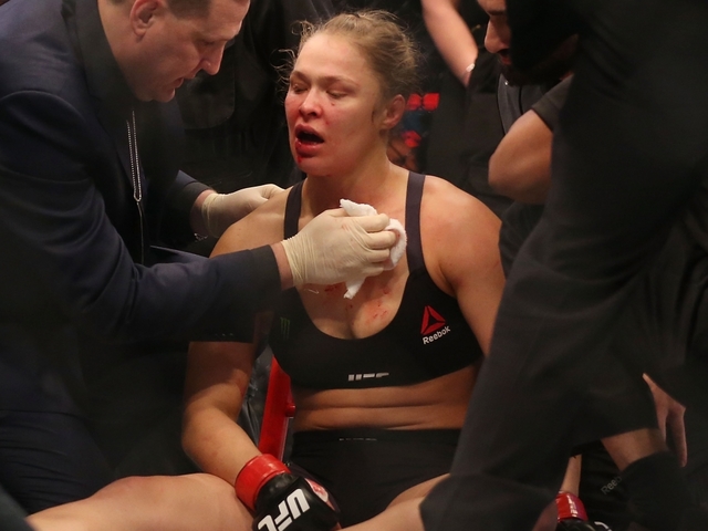 Holly Holm stuns Ronda Rousey with 2nd-round knockout