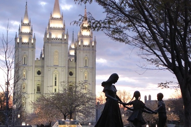 Hundreds of Mormons to resign over labeling same-sex couples apostates story image