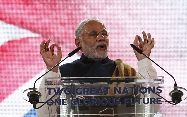 Fireworks crowds and dancers welcome Modi to Britain