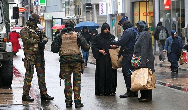 Terror Belgium ‘looking for several suspects