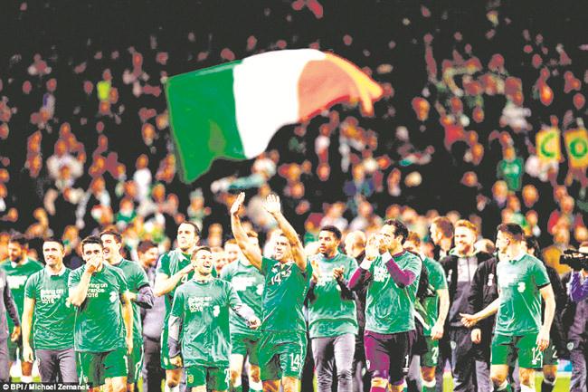 Ireland secure Euro 2016 berth    
                       
        Ireland team on a lap of honour around Aviva Stadium which was packed with over 50,000 partisan supporters