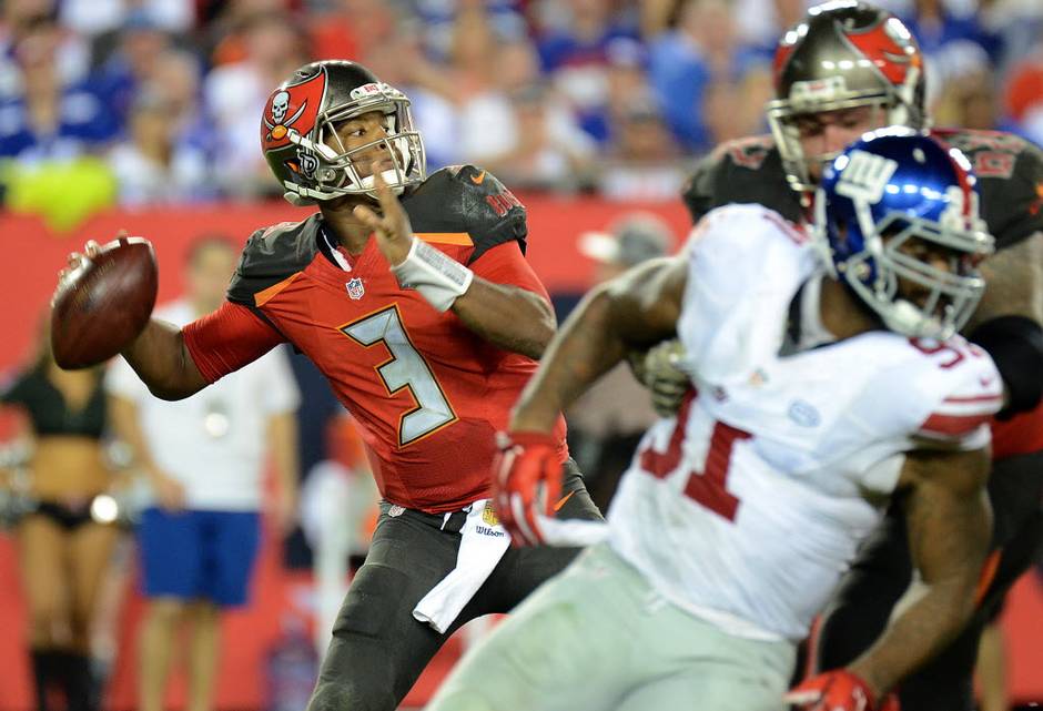 Manning throws 2 TDs, Giants hold off Buccaneers