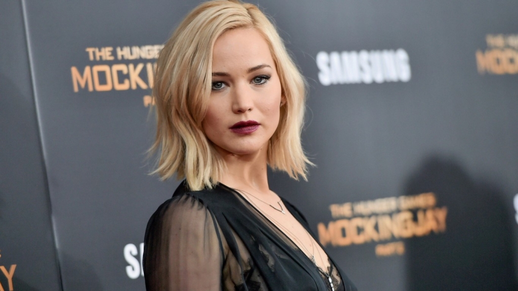 Jennifer Lawrence dislocated her toe- while tucked up in bed