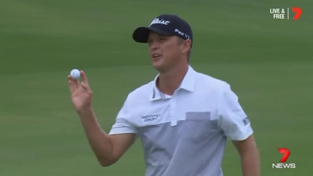 Jones takes lead in Australian Open