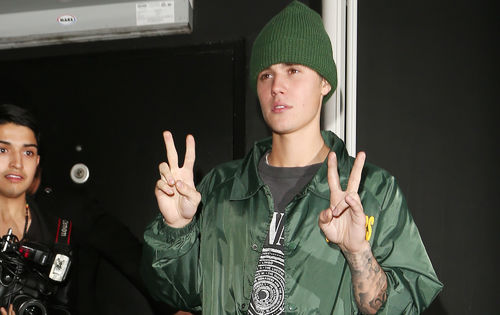 Justin Bieber denies flipping out at French restaurant