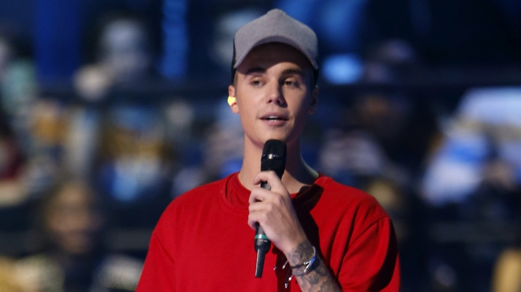 Justin Bieber knocks Adele off the top of the singles chart- and sets a record