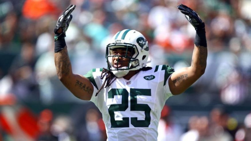 Sep 13 2015 East Rutherford NJ USA New York Jets safety Calvin Pryor rallies fans against the Cleveland Browns during the first half at Met Life Stadium. Mandatory Credit Danny Wild-USA TODAY Sports