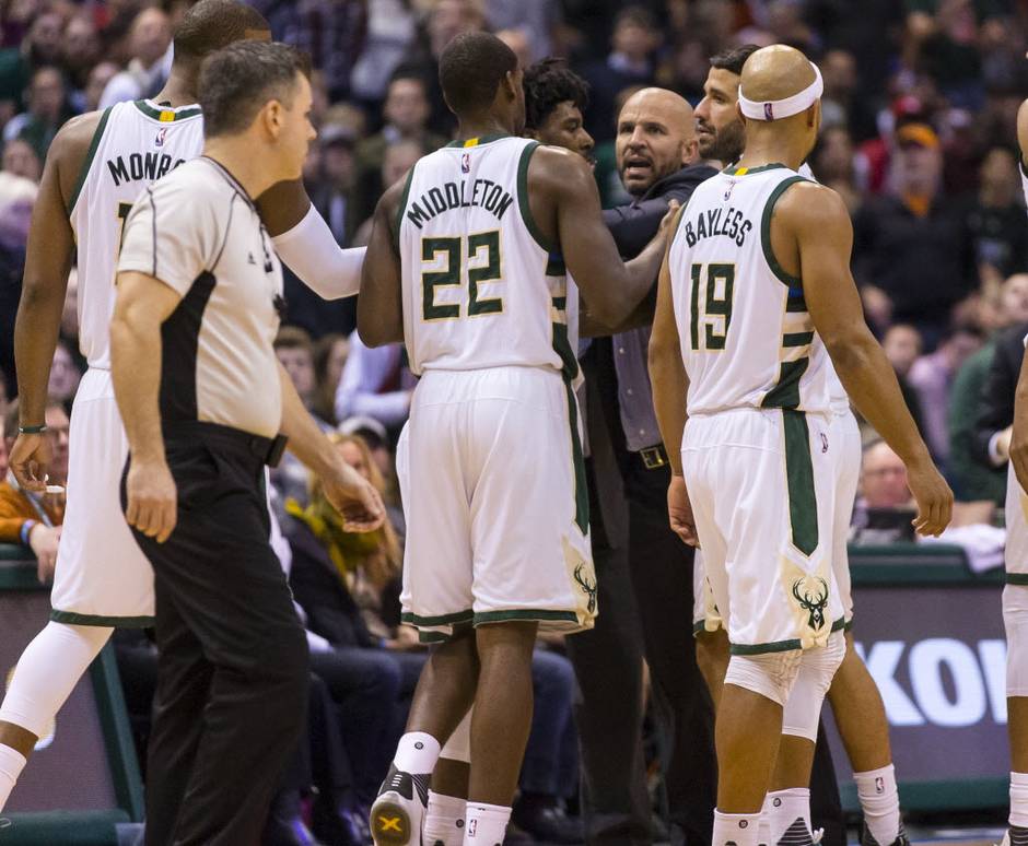 Rajon Rondo dishes out 20 assists vs. Hornets