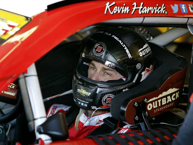 Harvick looks to continue Phoenix dominance