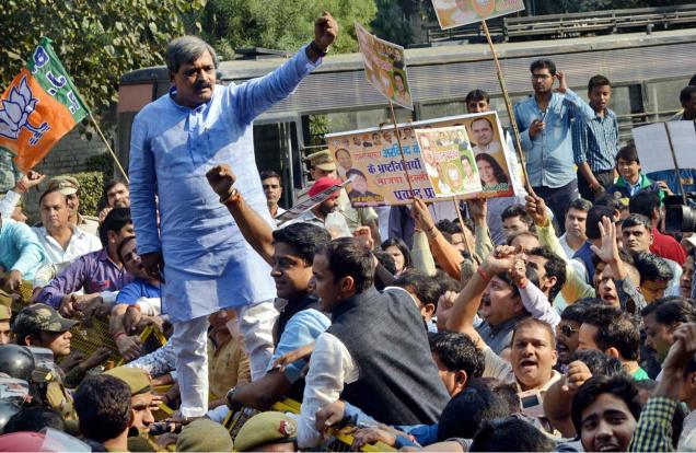 Delhi BJP president Satish Upadhyay protests with party workers near the Delhi Assembly