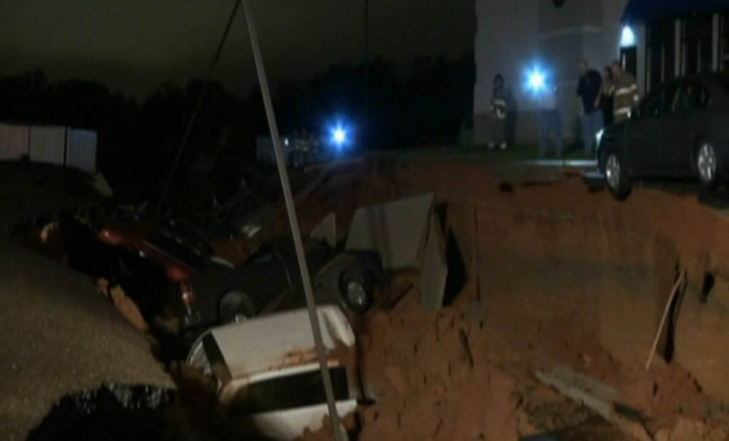 Giant sinkhole swallows cars in Miss. IHOP parking lot