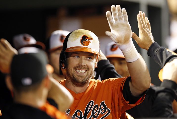 Wieters accepts Orioles qualifying offer to return in'16