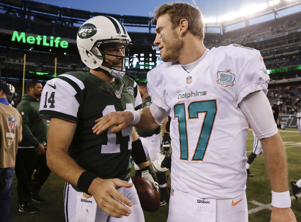 Razor-sharp Fitzpatrick helps Jets buzz Dolphins 38-20