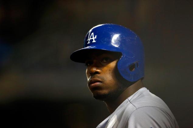 Yasiel Puig reportedly gets into a bar brawl that began when he shoved his sister