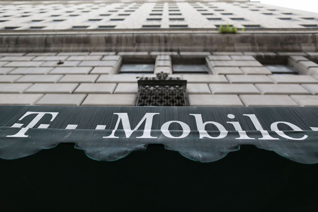 T-Mobile Offering Is 'Highly Innovative,' FCC Chief Wheeler Says