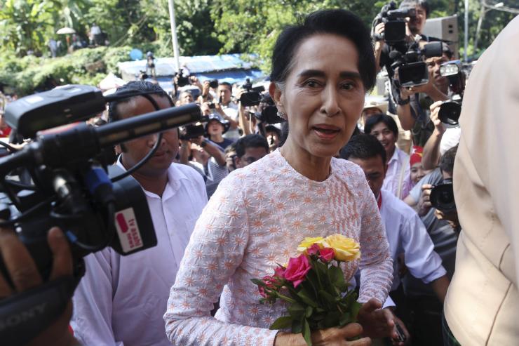 Myanmar vote: Suu Kyi predicts majority