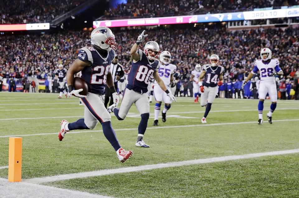 Patriots improve to 10-0 beat Bills 20-13