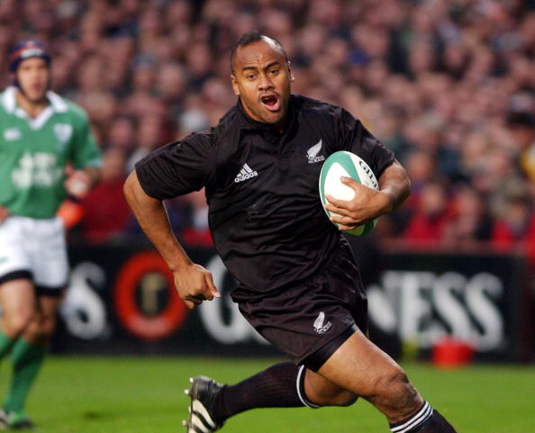 Jonah Lomu runs behind the posts to score a try