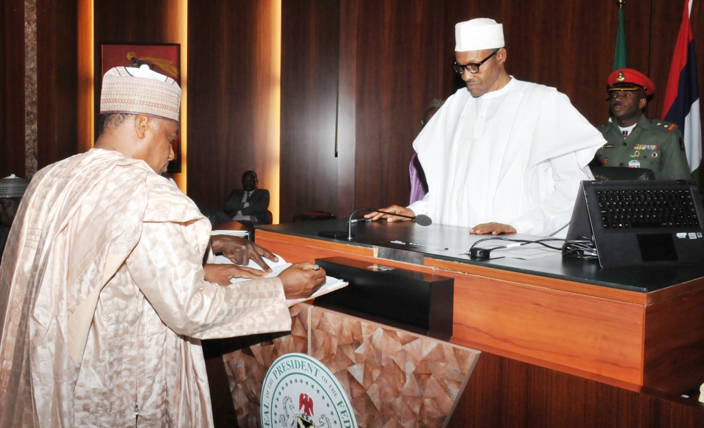 PIC.5. RETIRED BRIG.-GEN MANSUR MOHAMMED DAN-ALI, SIGNING THE REGISTER AFTER TAKING OATH OF OFFICE AS THE MINISTER OF DEFENCE BEFORE PRESIDENT MUHAMMADU BUHARI AT THE PRESIDENTIAL VILLA IN ABUJA ON WEDNESDAY. 7112/11/11/2015/ICE  NAN