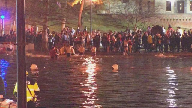 Ohio State Mirror Lake jump                      WEWS