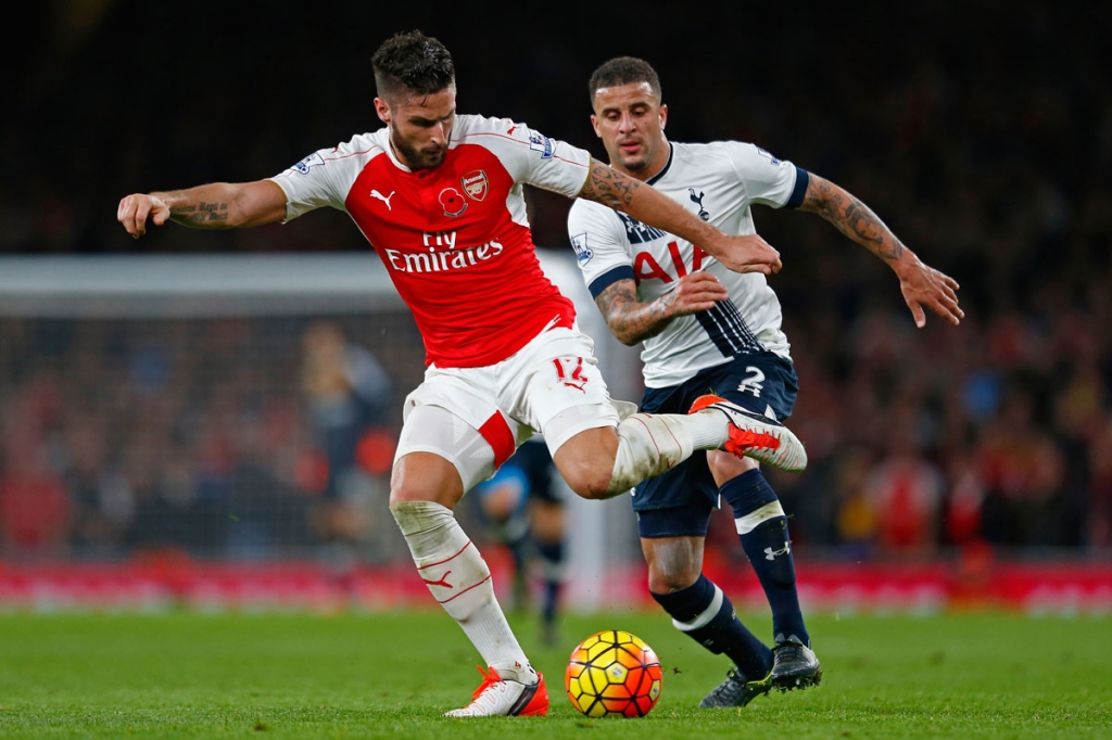 Oliver Giroud shields the ball from Kyle Walker