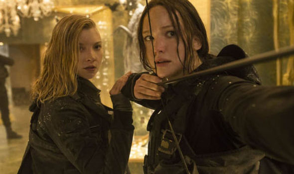 PHJennifer Lawrence and Natalie Dormer in the Hunger Games