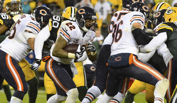 Nov 26 2015 Green Bay WI USA Chicago Bears running back Matt Forte carries the ball against the Green Bay Packers during the second half for a NFL game on Thanksgiving at Lambeau Field. Mandatory Credit Mike DiNovo-USA TODAY Sports